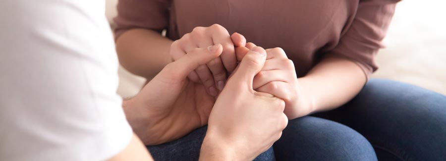 couple holding hands during family therapy