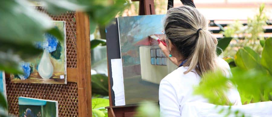 woman painting to reduce her stress